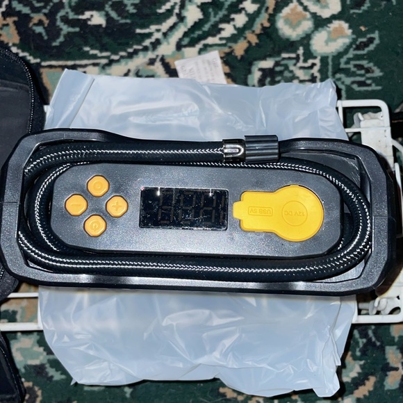 TACKLIFE A6 Car Tire Inflator 12V DC Portable Air Compressor Orange (NIB) - Picture 2 of 6